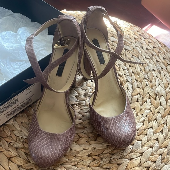 Very Sexy Vintage Rachel Zoe Python Print Stiletto Platform Heels in Rose Hue 🤩 - Picture 4 of 15